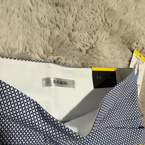 NWT SC&Co 360 degree size 6 tummy control capris Blue Geo - Picture 5 of 7